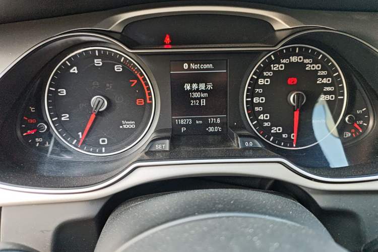 Used Audi A4 2014 40 TFSI allroad quattro plus version Odometer Close Up
