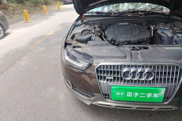 Used Audi A4 2014 40 TFSI allroad quattro plus version Right Front Headlight