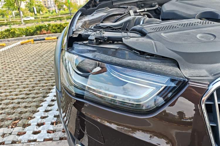 Used Audi A4 2014 40 TFSI allroad quattro plus version Right Front Headlight