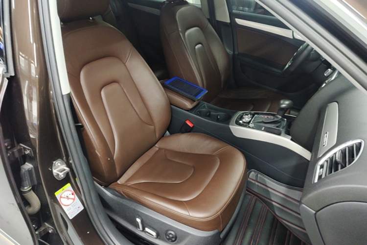 Used Audi A4 2014 40 TFSI allroad quattro plus version Right Front Seat