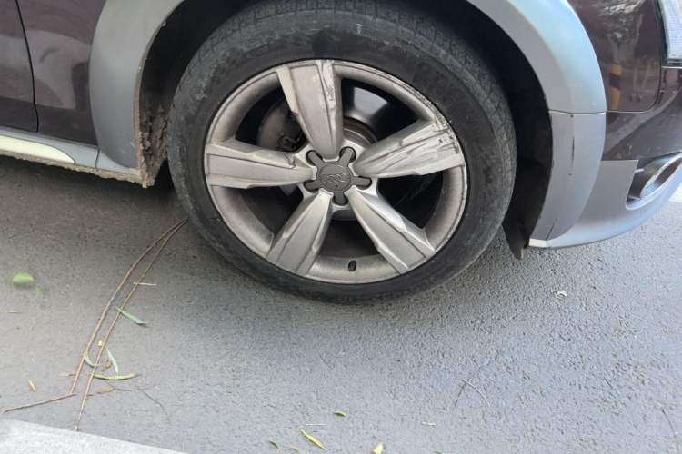 Used Audi A4 2014 40 TFSI allroad quattro plus version Right Front Wheel Hub