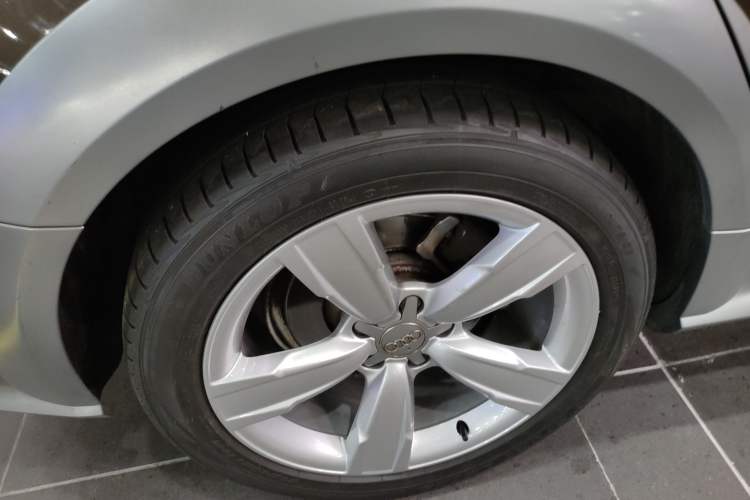 Used Audi A4 2014 40 TFSI allroad quattro plus version Right Rear Wheel Hub