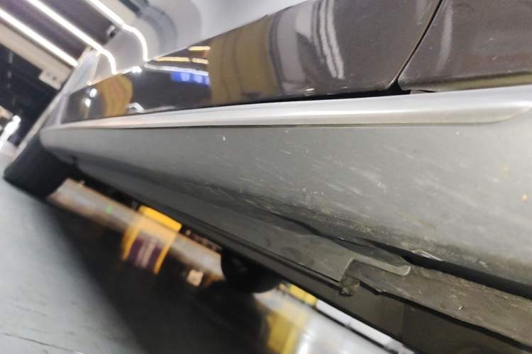 Used Audi A4 2014 40 TFSI allroad quattro plus version Right Side Sill