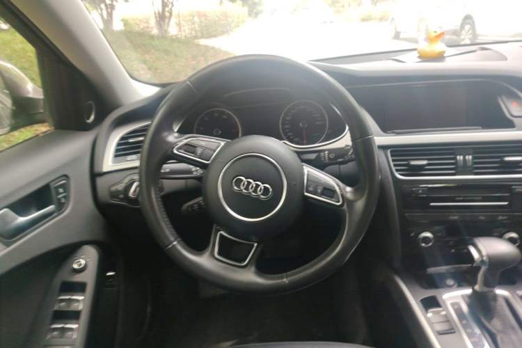 Used Audi A4 2014 40 TFSI allroad quattro plus version Steering Wheel