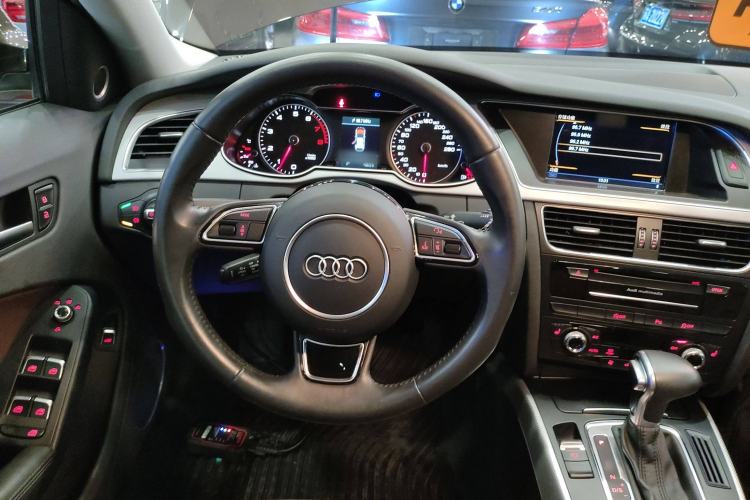 Used Audi A4 2014 40 TFSI allroad quattro plus version Steering Wheel
