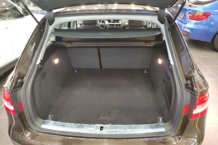 Used Audi A4 2014 40 TFSI allroad quattro plus version Trunk