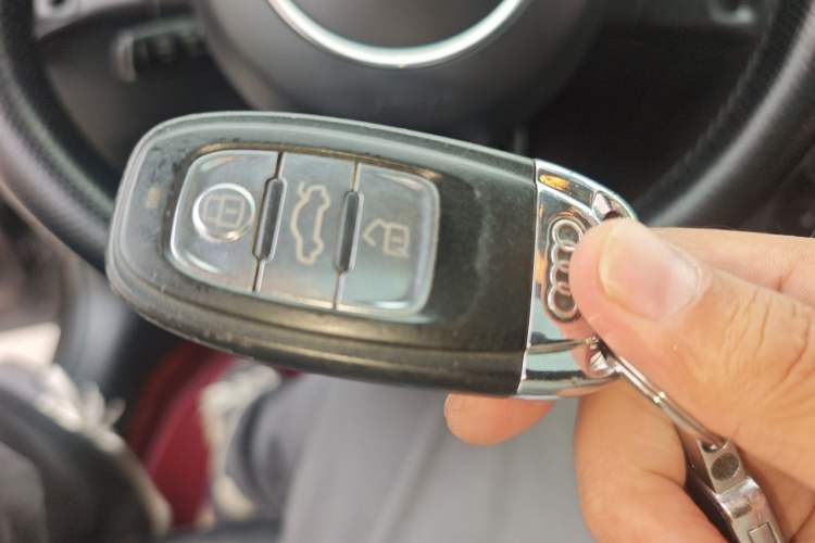 Used Audi A4 2014 40 TFSI allroad quattro plus version Vehicle Key