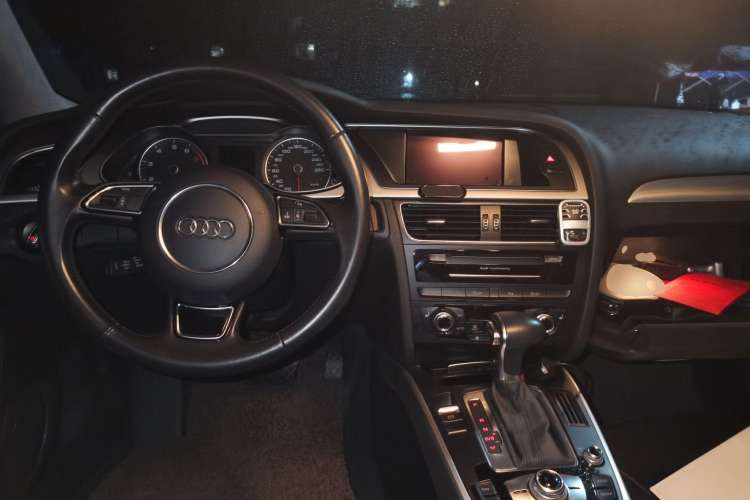 Used Audi A4 2014 40 TFSI allroad quattro plus version Center Console