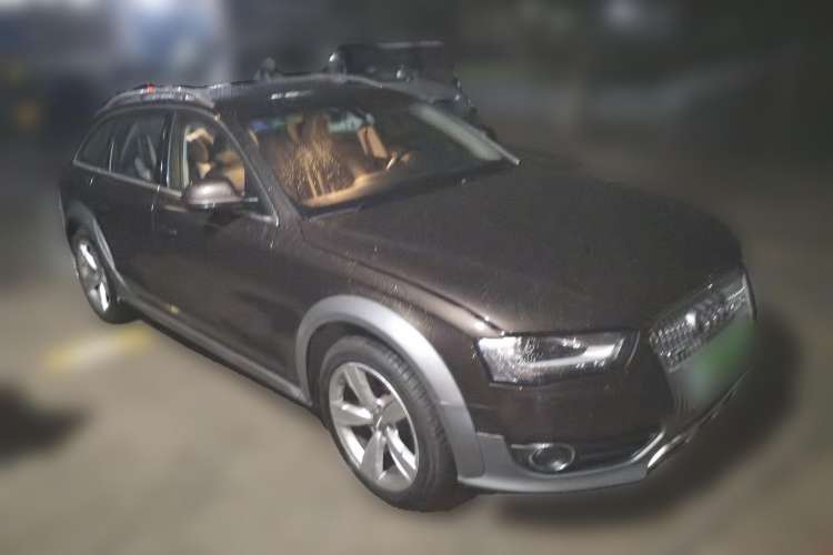 Used Audi A4 2014 40 TFSI allroad quattro plus version Front Right 45 Deg