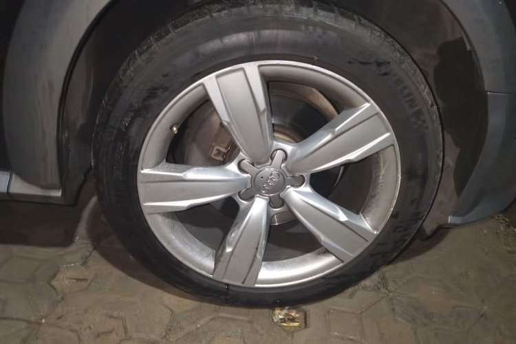 Used Audi A4 2014 40 TFSI allroad quattro plus version Right Front Wheel Hub