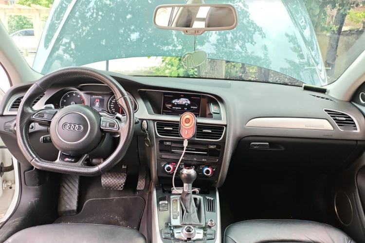 Used Audi A4 2014 40 TFSI allroad quattro plus version Center Console