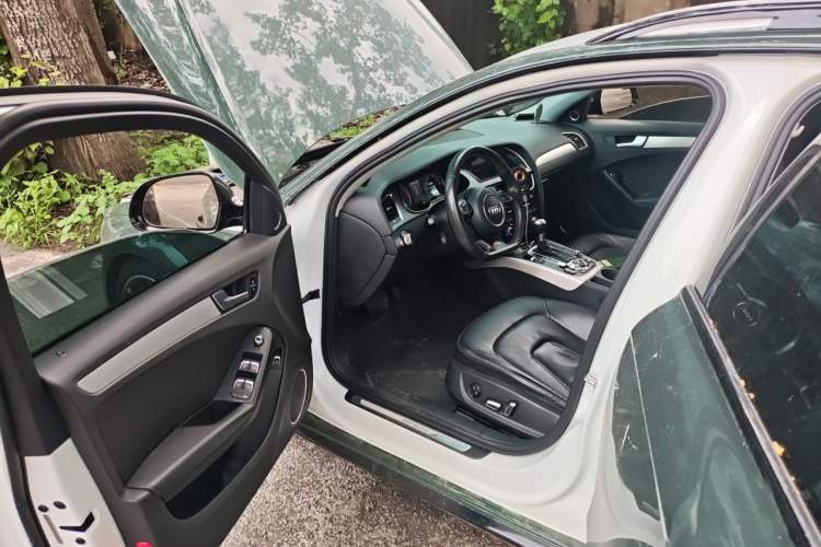 Used Audi A4 2014 40 TFSI allroad quattro plus version Driver Seat