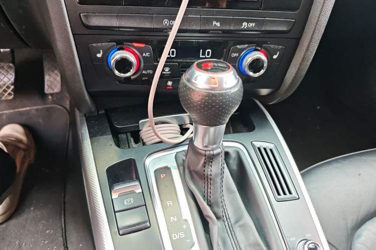 Used Audi A4 2014 40 TFSI allroad quattro plus version Gear Lever