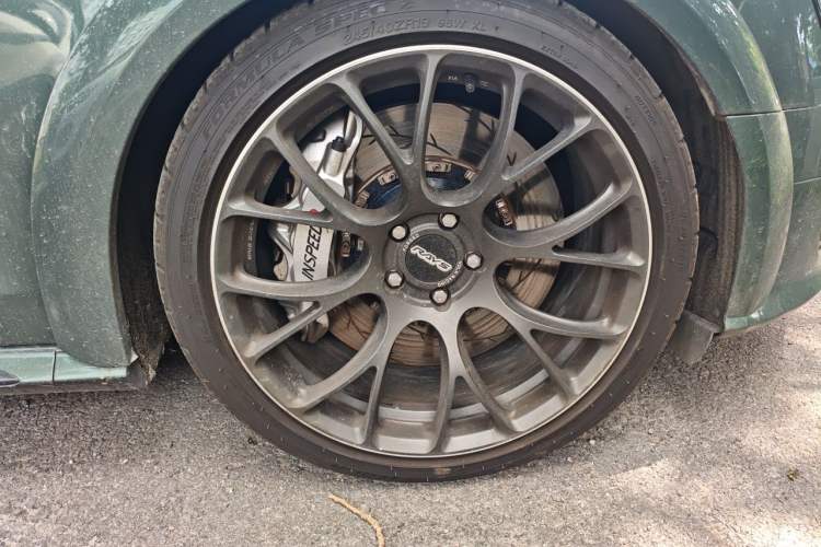 Used Audi A4 2014 40 TFSI allroad quattro plus version Right Front Wheel Hub