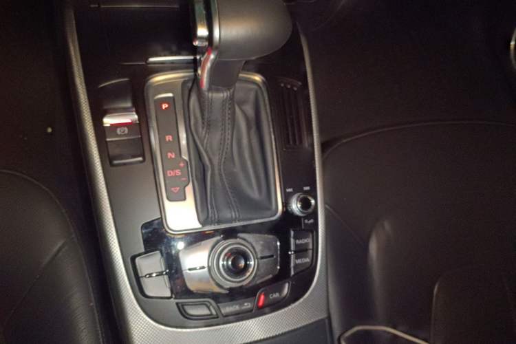 Used Audi A4 2014 40 TFSI allroad quattro plus version Gear Lever