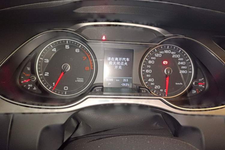 Used Audi A4 2014 40 TFSI allroad quattro plus version Odometer Close Up