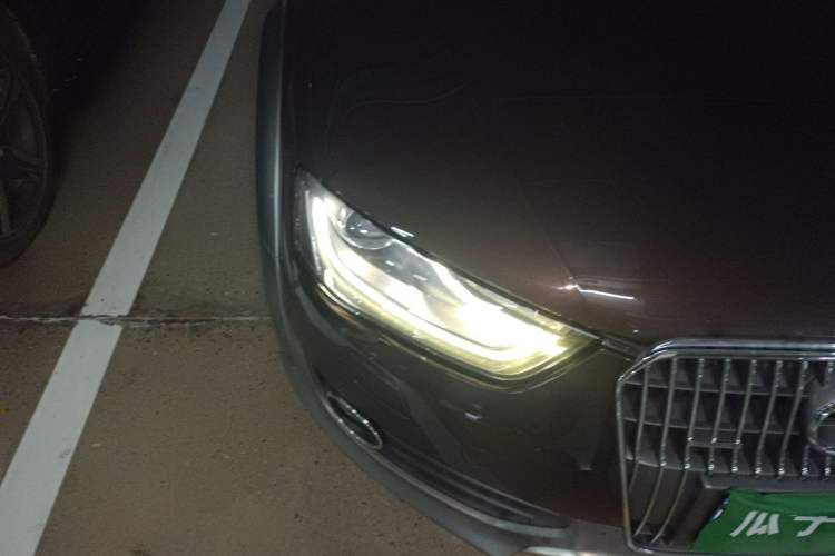Used Audi A4 2014 40 TFSI allroad quattro plus version Right Front Headlight