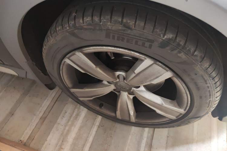Used Audi A4 2014 40 TFSI allroad quattro plus version Right Front Wheel Hub