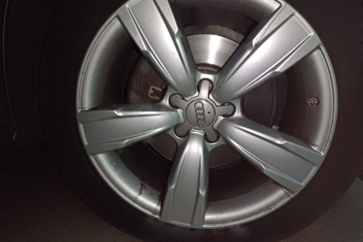 Used Audi A4 2014 40 TFSI allroad quattro plus version Right Front Wheel Hub