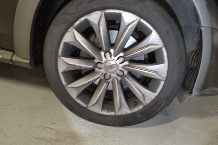 Used Audi A4 2014 40 TFSI allroad quattro plus version Right Front Wheel Hub