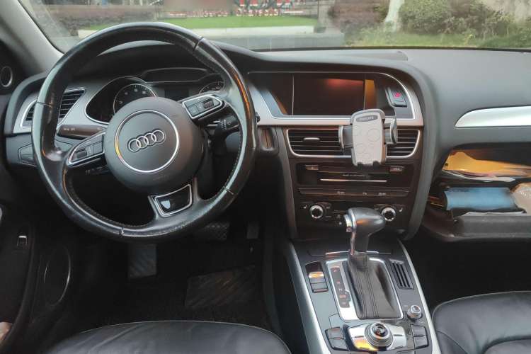 Used Audi A4 2014 40 TFSI allroad quattro plus version Center Console