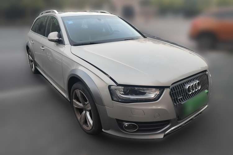 Used Audi A4 2014 40 TFSI allroad quattro plus version Front Right 45 Deg