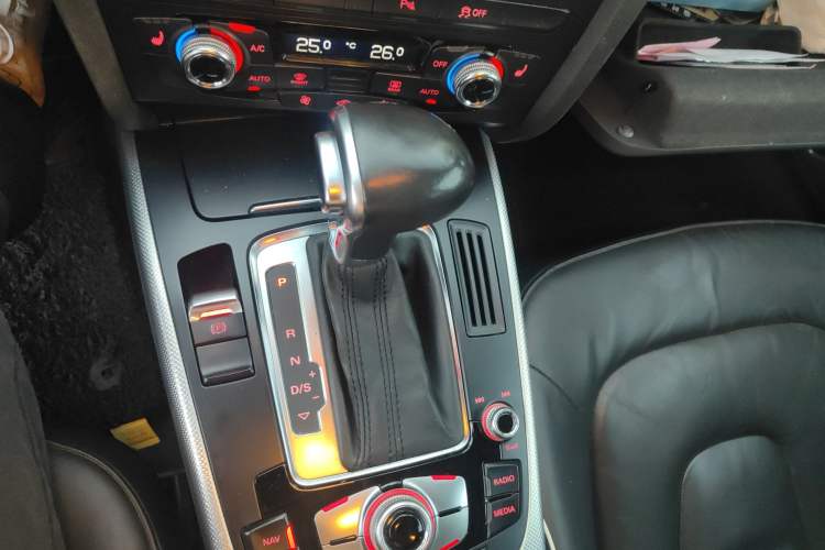 Used Audi A4 2014 40 TFSI allroad quattro plus version Gear Lever