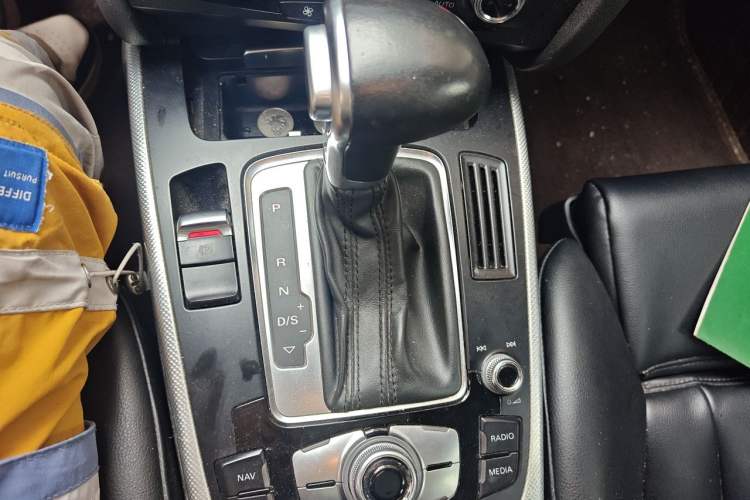 Used Audi A4 2014 40 TFSI allroad quattro plus version Gear Lever