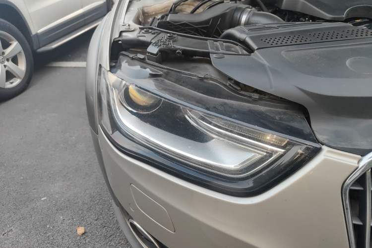 Used Audi A4 2014 40 TFSI allroad quattro plus version Right Front Headlight