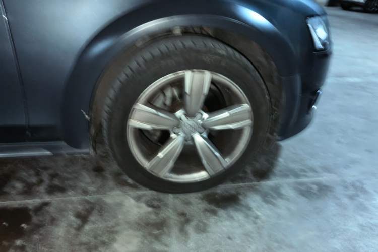 Used Audi A4 2014 40 TFSI allroad quattro plus version Right Front Wheel Hub