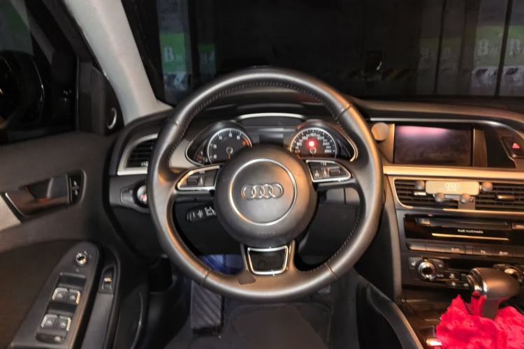 Used Audi A4 2014 40 TFSI allroad quattro plus version Steering Wheel