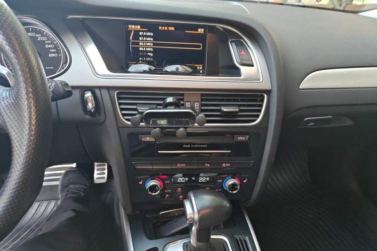 Used Audi A4 2014 40 TFSI allroad quattro plus version Audio And AC Panel