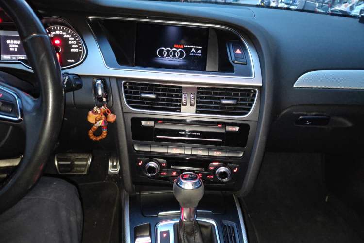 Used Audi A4 2014 40 TFSI allroad quattro plus version Audio And AC Panel