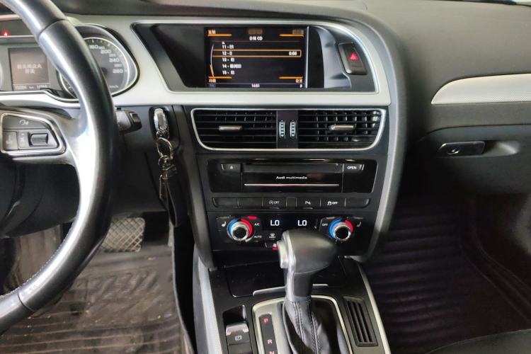Used Audi A4 2014 40 TFSI allroad quattro plus version Audio And AC Panel