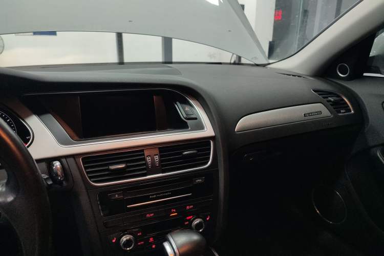 Used Audi A4 2014 40 TFSI allroad quattro plus version Audio And AC Panel