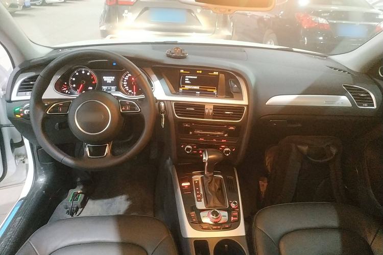 Used Audi A4 2014 40 TFSI allroad quattro plus version Center Console