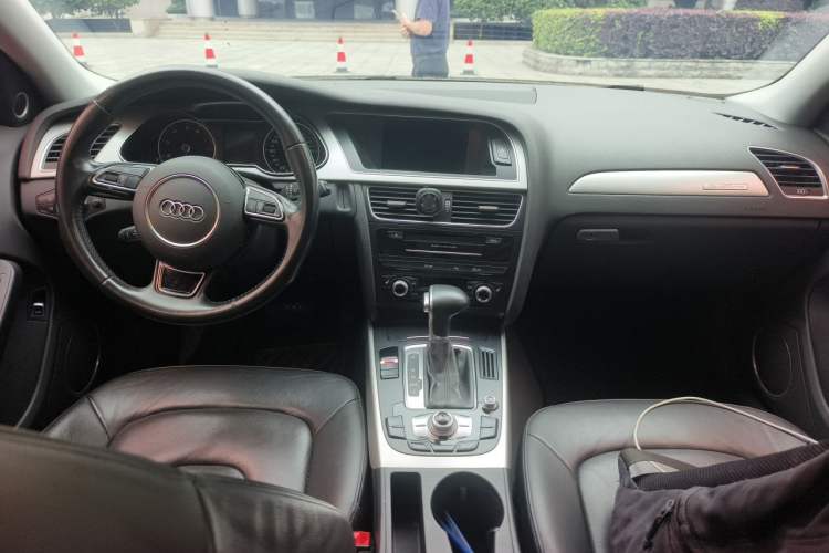 Used Audi A4 2014 40 TFSI allroad quattro plus version Center Console