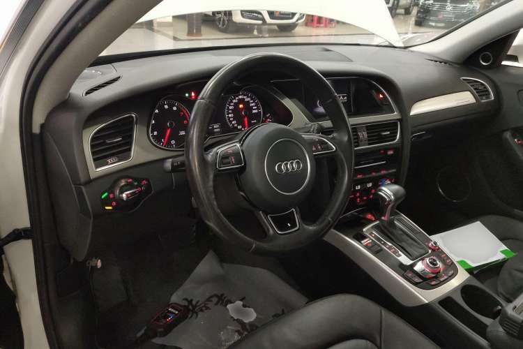 Used Audi A4 2014 40 TFSI allroad quattro plus version Center Console