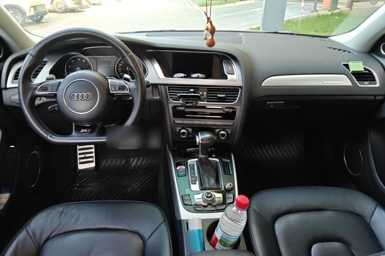 Used Audi A4 2014 40 TFSI allroad quattro plus version Center Console