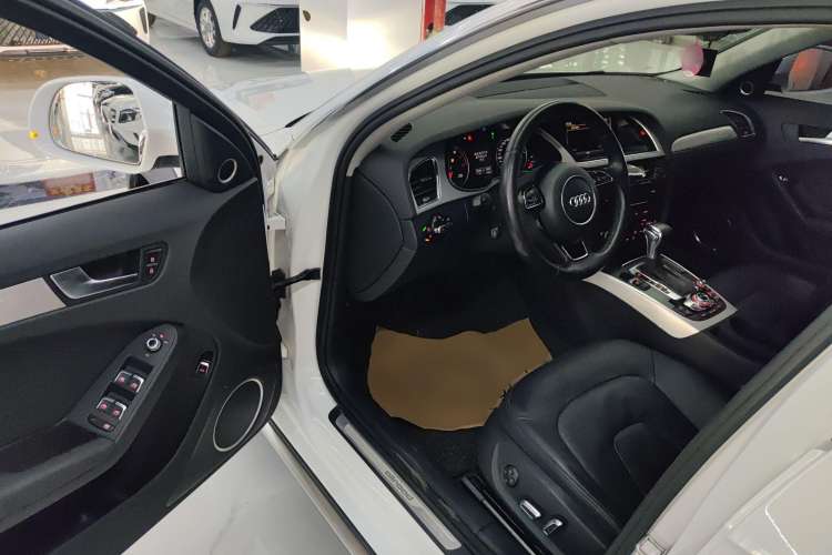 Used Audi A4 2014 40 TFSI allroad quattro plus version Driver Seat