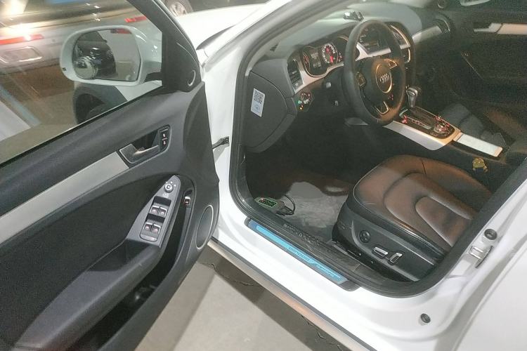 Used Audi A4 2014 40 TFSI allroad quattro plus version Driver Seat