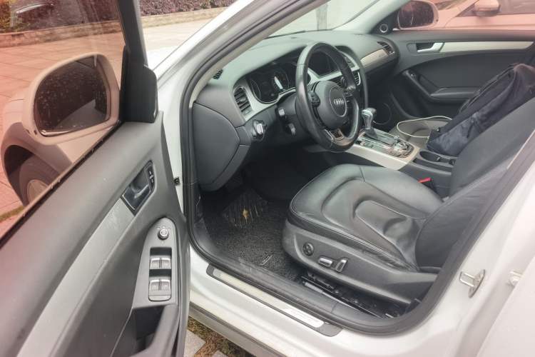 Used Audi A4 2014 40 TFSI allroad quattro plus version Driver Seat