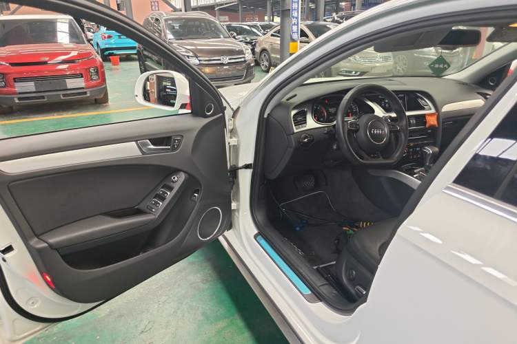 Used Audi A4 2014 40 TFSI allroad quattro plus version Driver Seat