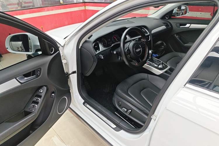 Used Audi A4 2014 40 TFSI allroad quattro plus version Driver Seat