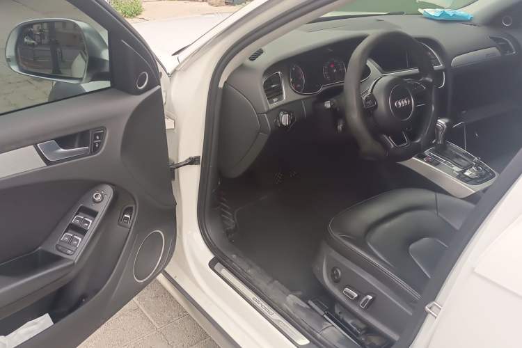 Used Audi A4 2014 40 TFSI allroad quattro plus version Driver Seat