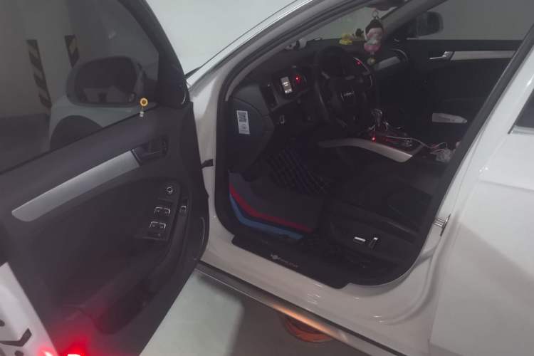 Used Audi A4 2014 40 TFSI allroad quattro plus version Driver Seat