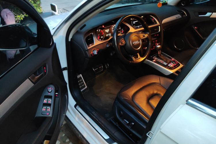 Used Audi A4 2014 40 TFSI allroad quattro plus version Driver Seat