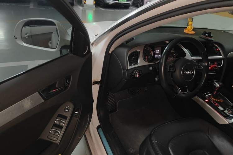 Used Audi A4 2014 40 TFSI allroad quattro plus version Driver Seat
