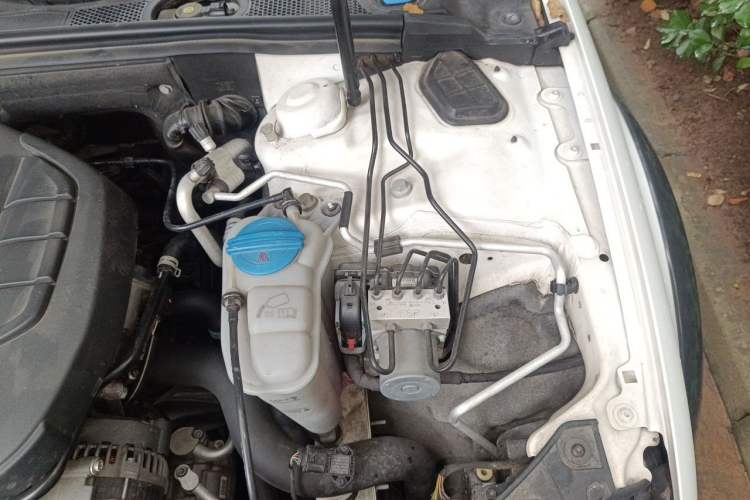 Used Audi A4 2014 40 TFSI allroad quattro plus version Engine Bay Left