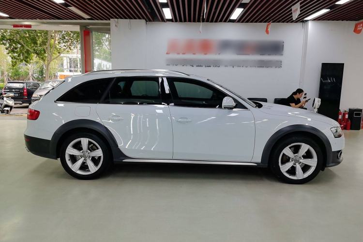 Used Audi A4 2014 40 TFSI allroad quattro plus version Exterior 2